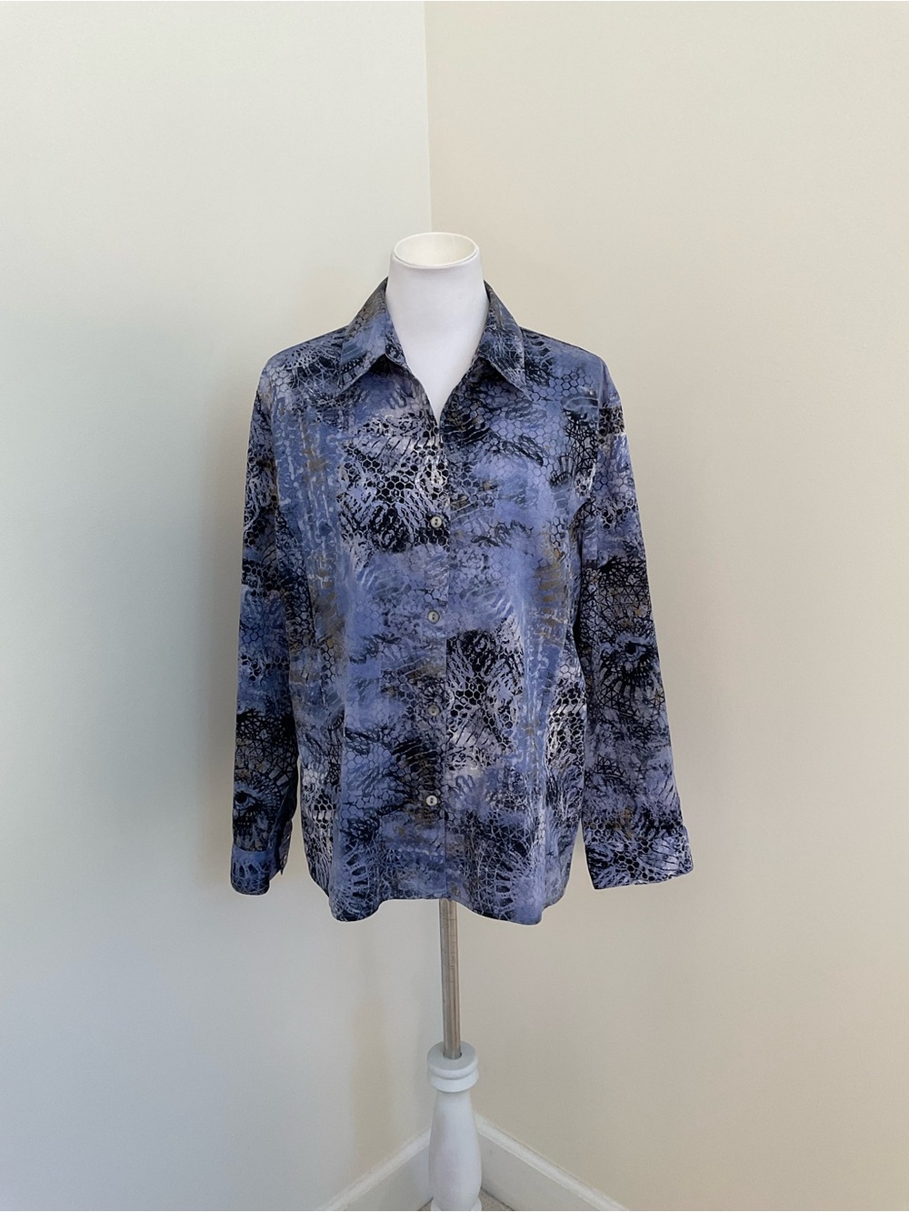 Chico’s Blue Abstract Button Front Shirt with Subtle Gold Accents